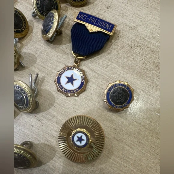 Vintage WW2 US Star American Legion Gold Tone Enamel Buttons & Pins Lot